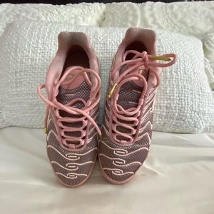 New good quality pink Nike